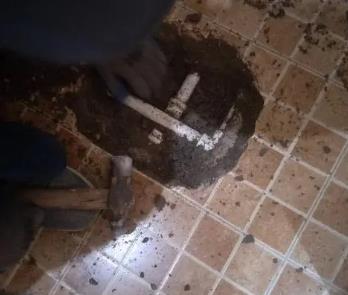 成华卫生间漏水维修公司为您分享下卫生间渗水如何处理及注意事项